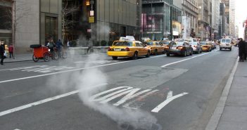 Pourquoi les bouches d’égouts de New york fument-elles? POURQUOI LES BOUCHES D’ÉGOUTS FUMENT-ELLES?