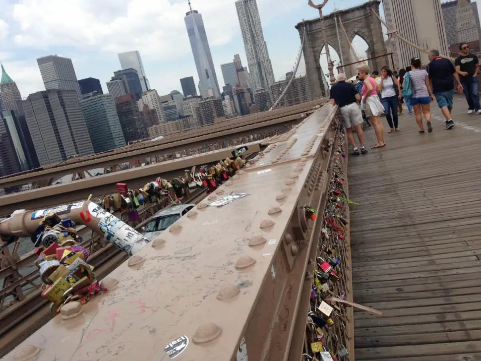 Encore plus de 450 cadenas démantelés sur le pont de Brooklyn
