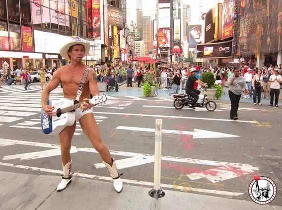 5_choses_a_faire_sur_Times_Square_NYMA_New_york_naked_cowboy_2 copie